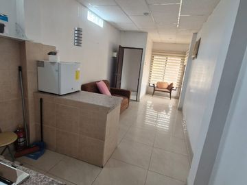 Casa Rentera en Venta en la Alborada, 2 Departamentos, 1 Garaje, Norte de Guayaquil.