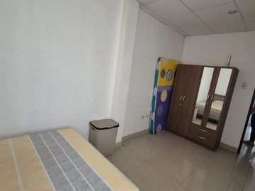 Casa Rentera en Venta en la Alborada, 2 Departamentos, 1 Garaje, Norte de Guayaquil.