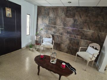 Casa Rentera en Venta en la Alborada, 2 Departamentos, 1 Garaje, Norte de Guayaquil.