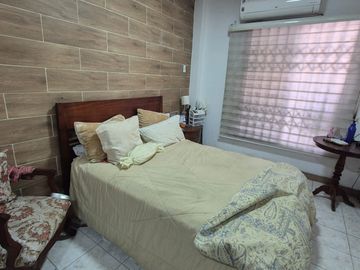 Casa Rentera en Venta en la Alborada, 2 Departamentos, 1 Garaje, Norte de Guayaquil.