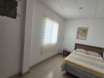 Casa Rentera en Venta en la Alborada, 2 Departamentos, 1 Garaje, Norte de Guayaquil.