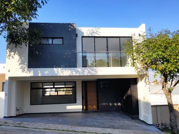 CASA EN VENTA PARQUE CUERNAVACA LOMAS DE ANGELOPOLIS