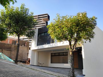 CASA EN VENTA PARQUE CUERNAVACA LOMAS DE ANGELOPOLIS