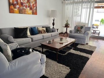 VENDO CASA SAN ISIDRO EXCELENTE UBICACION CON MUCHO POTENCIAL