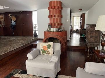 VENDO CASA SAN ISIDRO EXCELENTE UBICACION CON MUCHO POTENCIAL