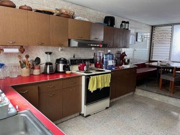 VENDO CASA SAN ISIDRO EXCELENTE UBICACION CON MUCHO POTENCIAL