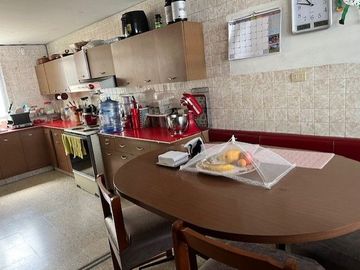 VENDO CASA SAN ISIDRO EXCELENTE UBICACION CON MUCHO POTENCIAL