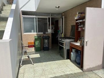 VENDO CASA SAN ISIDRO EXCELENTE UBICACION CON MUCHO POTENCIAL