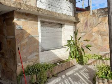 Vendo Casa Fisherton Av. E. Peron y J. Zuviria. 