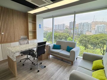 Oficina Prime Implementada de 253 m² con Vista Al Golf Los Incas en Surco