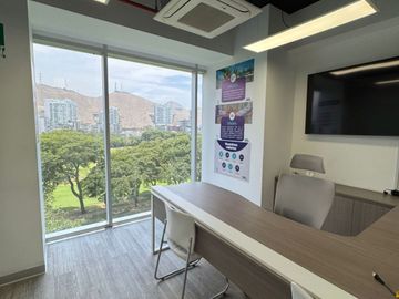 Oficina Prime Implementada de 253 m² con Vista Al Golf Los Incas en Surco