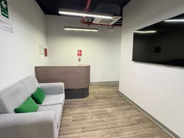 Oficina Prime Implementada de 253 m² con Vista Al Golf Los Incas en Surco