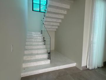 Casa en venta, Urb. Aires de Batán -  vía Samborondón