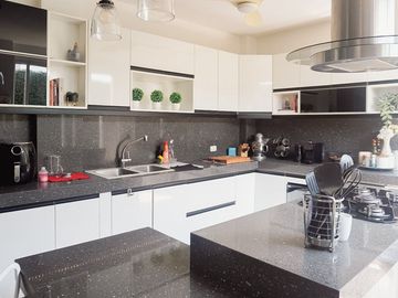 Casa en venta, Urb. Portón del Río - La Aurora