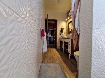 Casa Residencial en venta en fracc Solares Zapopan cuenta con sotano