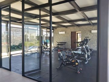 Casa Residencial en venta en fracc Solares Zapopan cuenta con sotano