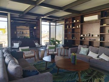 Casa Residencial en venta en fracc Solares Zapopan cuenta con sotano