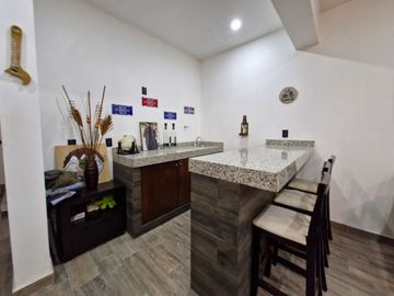 Casa Residencial en venta en fracc Solares Zapopan cuenta con sotano