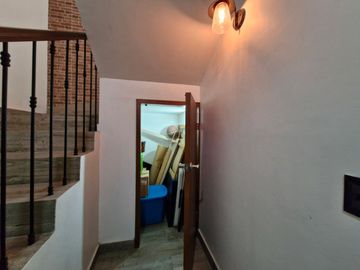 Casa Residencial en venta en fracc Solares Zapopan cuenta con sotano