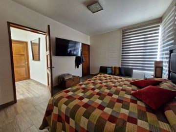 Casa Residencial en venta en fracc Solares Zapopan cuenta con sotano