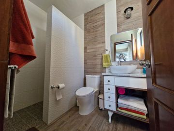 Casa Residencial en venta en fracc Solares Zapopan cuenta con sotano