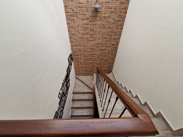 Casa Residencial en venta en fracc Solares Zapopan cuenta con sotano