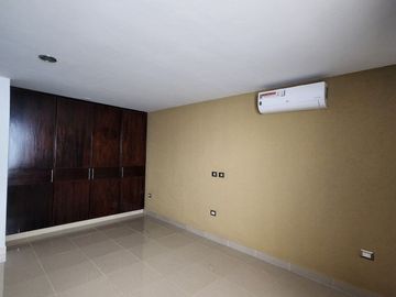 Casa en Monte Magno con Jardín construida en 2 terrenos.