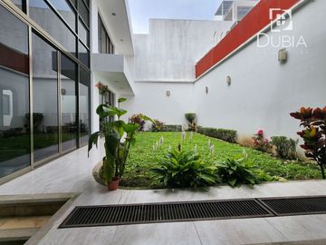 Casa en Monte Magno con Jardín construida en 2 terrenos.