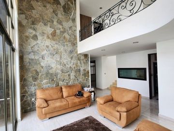 Casa en Monte Magno con Jardín construida en 2 terrenos.