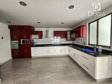 Casa en Monte Magno con Jardín construida en 2 terrenos.