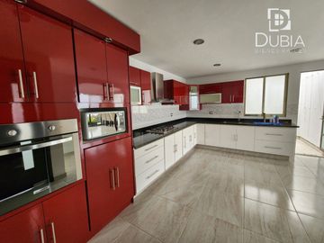 Casa en Monte Magno con Jardín construida en 2 terrenos.