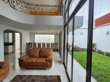 Casa en Monte Magno con Jardín construida en 2 terrenos.