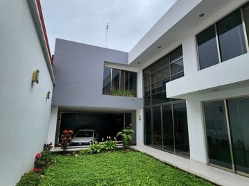 Casa en Monte Magno con Jardín construida en 2 terrenos.