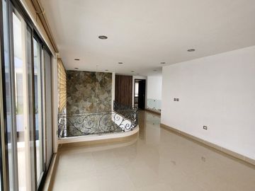 Casa en Monte Magno con Jardín construida en 2 terrenos.