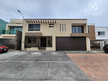Casa en Monte Magno con Jardín construida en 2 terrenos.