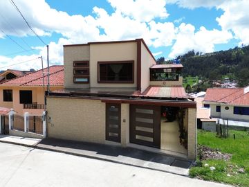 En venta casa en Biblian, en la Velasco Ibarra