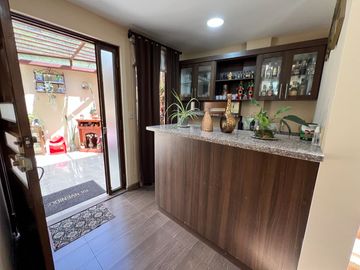 En venta casa en Biblian, en la Velasco Ibarra