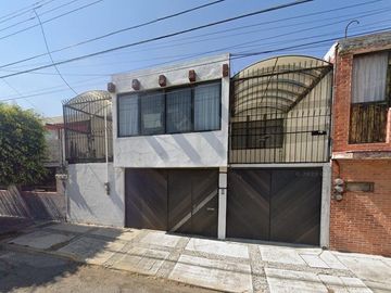 PRECIOSA Y AMPLIA CASA EN RECUPERACIÓN BANCARIA (NO CREDITOS), EXCELENTE UBICACIÓN EN COL. JARDINES DE SAN MANUEL, PUEBLA