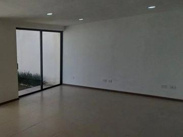 PRECIOSA Y AMPLIA CASA EN RECUPERACIÓN BANCARIA (NO CREDITOS), EXCELENTE UBICACIÓN EN COL. JARDINES DE SAN MANUEL, PUEBLA