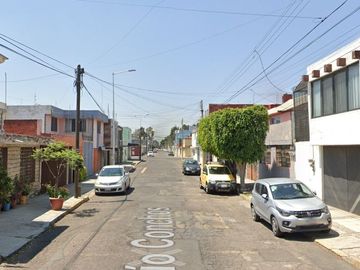PRECIOSA Y AMPLIA CASA EN RECUPERACIÓN BANCARIA (NO CREDITOS), EXCELENTE UBICACIÓN EN COL. JARDINES DE SAN MANUEL, PUEBLA