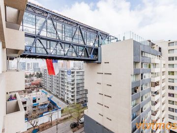 Moderno departamento de 2 dormitorios y 2 baños, estilo mariposa, en  ubicado barrio nuevo, cercano a Metro Rodrigo de Araya.