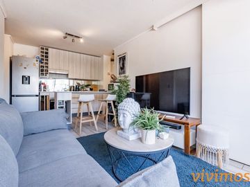 Moderno departamento de 2 dormitorios y 2 baños, estilo mariposa, en  ubicado barrio nuevo, cercano a Metro Rodrigo de Araya.