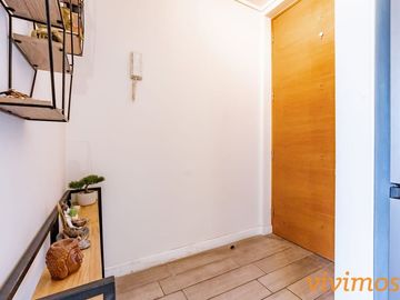 Moderno departamento de 2 dormitorios y 2 baños, estilo mariposa, en  ubicado barrio nuevo, cercano a Metro Rodrigo de Araya.