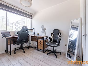 Moderno departamento de 2 dormitorios y 2 baños, estilo mariposa, en  ubicado barrio nuevo, cercano a Metro Rodrigo de Araya.