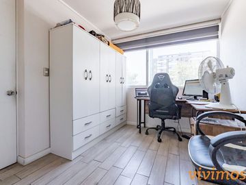 Moderno departamento de 2 dormitorios y 2 baños, estilo mariposa, en  ubicado barrio nuevo, cercano a Metro Rodrigo de Araya.