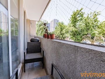 Moderno departamento de 2 dormitorios y 2 baños, estilo mariposa, en  ubicado barrio nuevo, cercano a Metro Rodrigo de Araya.