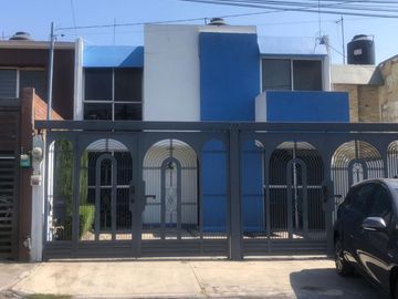 Vendo excelente casa en Valle Dorado.