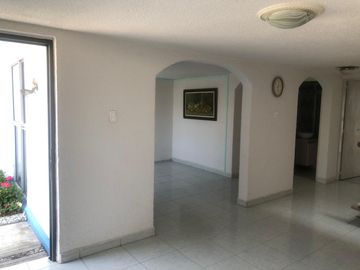 Vendo excelente casa en Valle Dorado.