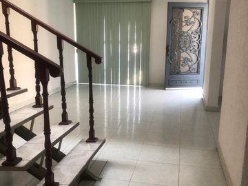 Vendo excelente casa en Valle Dorado.