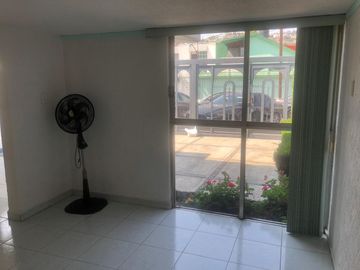 Vendo excelente casa en Valle Dorado.